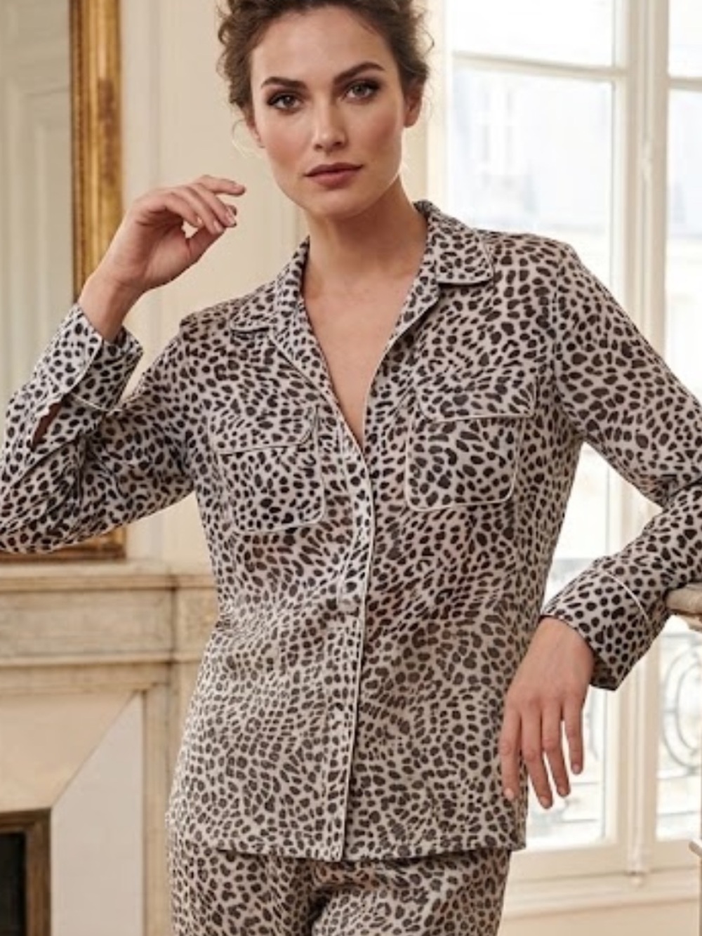 Vintage Y2K 100% silk Animal leopard print button down collared pajama shirt XS